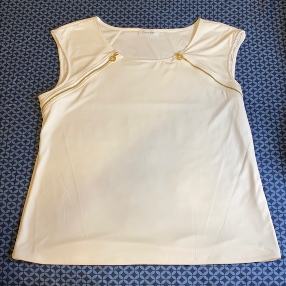 Calvin Klein Women’s Medium Top